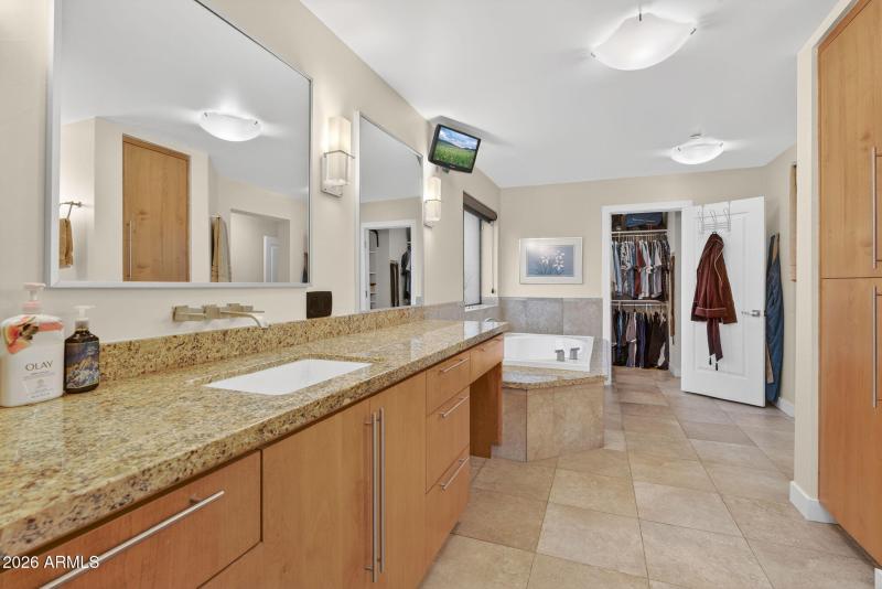 27-web-or-mls-17-Via De La Luna