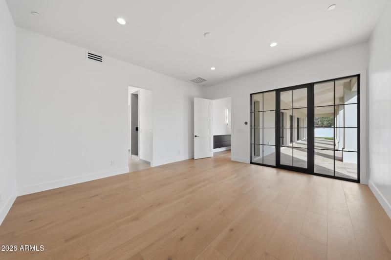 B3 - Reflecting_Walls_Real_Estate_Photog