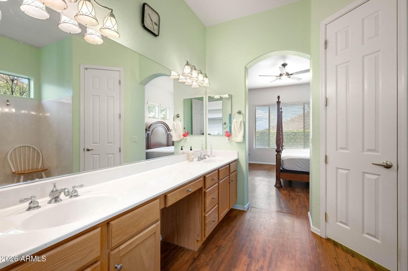 24-Primary Bathroom (2)