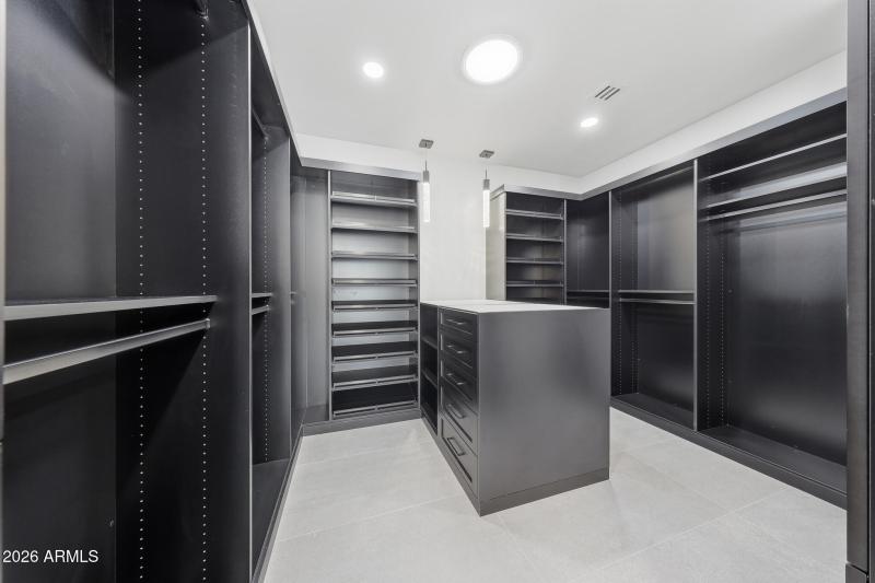 B3 - Reflecting_Walls_Real_Estate_Photog