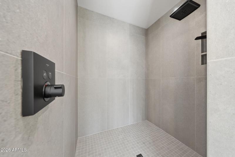 B3 - Reflecting_Walls_Real_Estate_Photog
