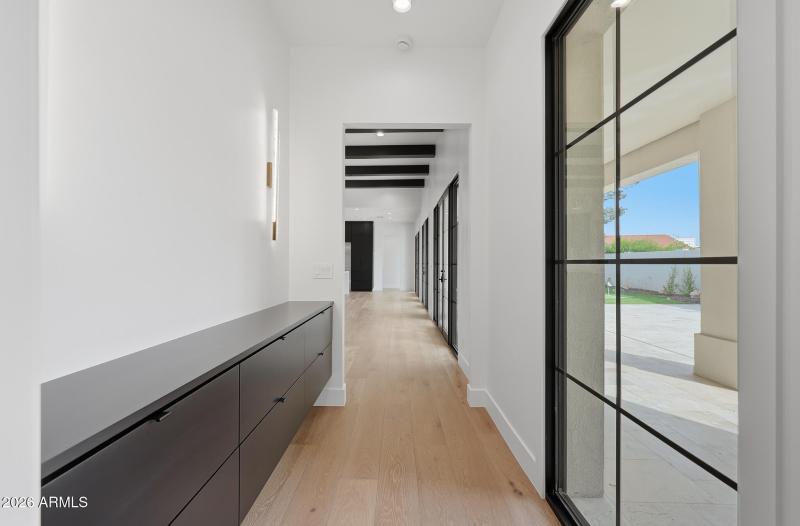 B3 - Reflecting_Walls_Real_Estate_Photog