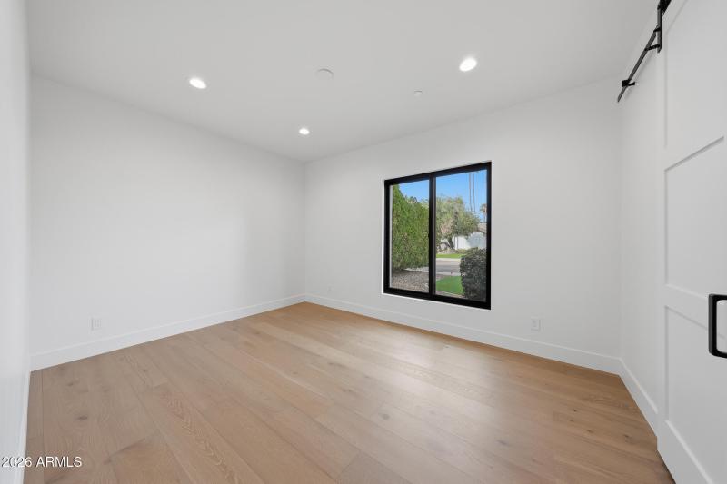 B3 - Reflecting_Walls_Real_Estate_Photog