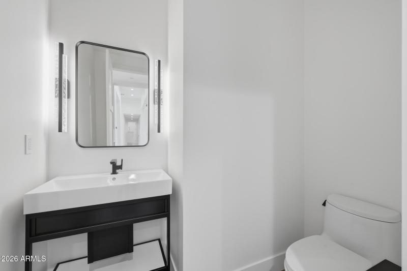 B3 - Reflecting_Walls_Real_Estate_Photog