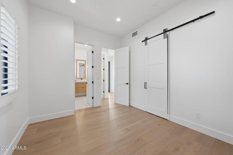 B3 - Reflecting_Walls_Real_Estate_Photog