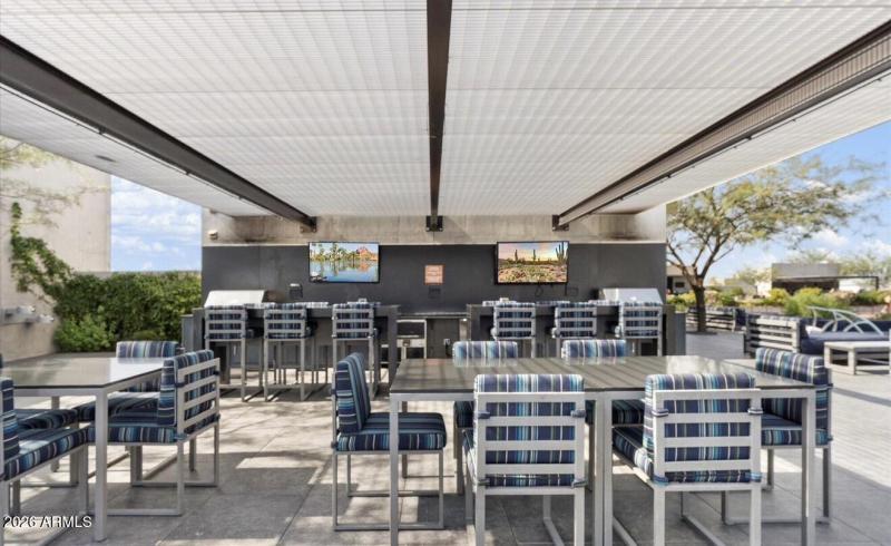 Roof top outdoor dining