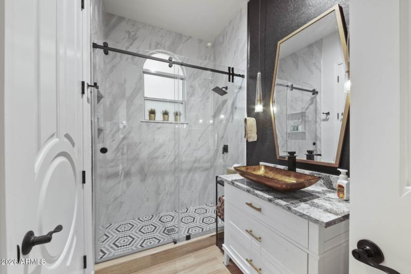 BR-4-4-PURPLE-PETAL-SUITE-ENSUITE