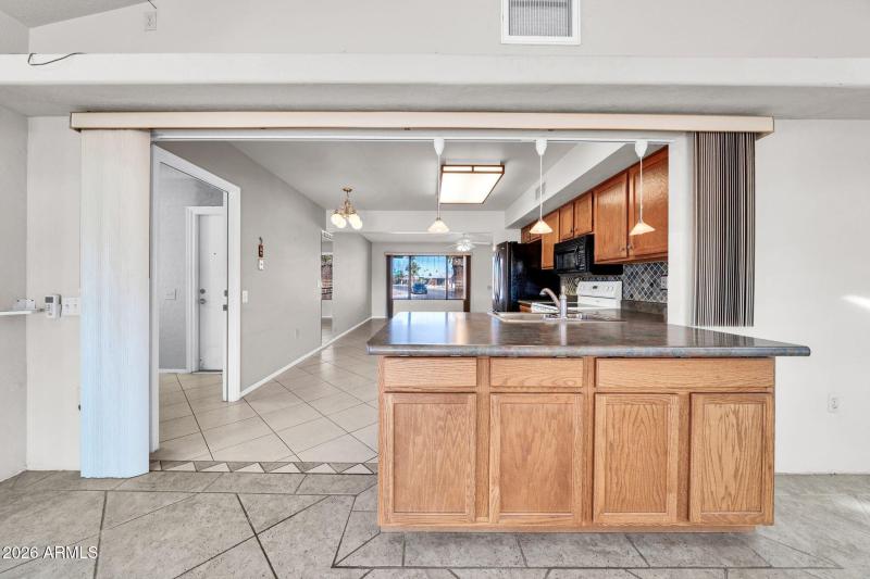 LOOKING FROM FAMILY ROOM TO THE KITCHEN