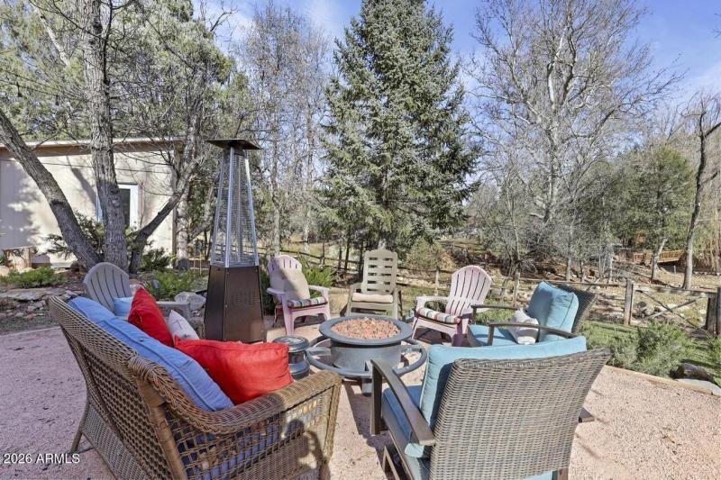 Back Patio-Firepit-Tan House