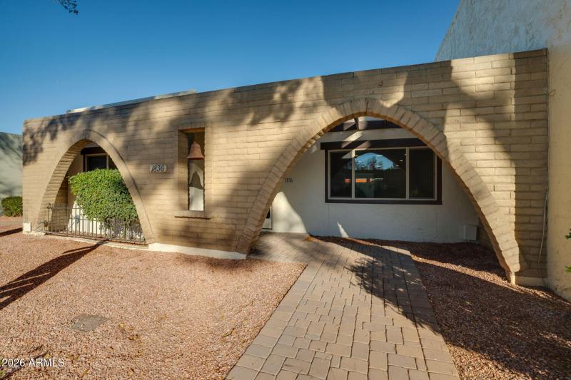 11-web-or-mls-Exterior-11