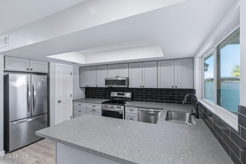 23-web-or-mls-Interior-10