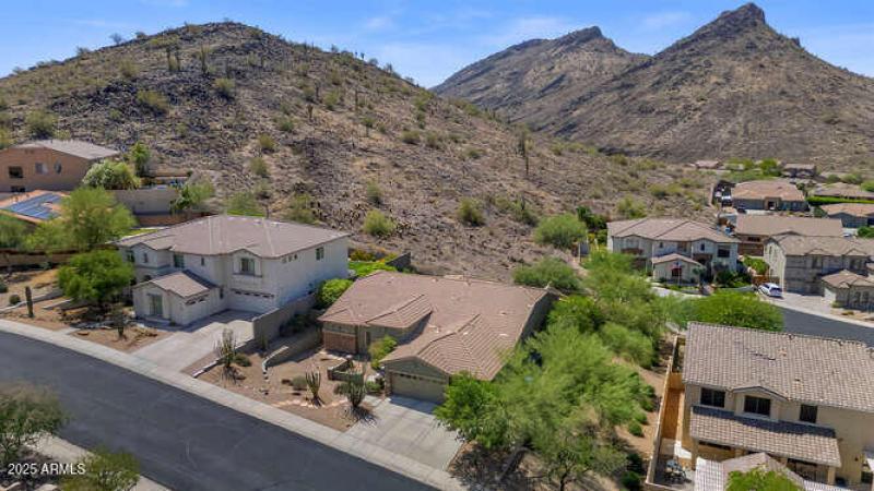 6133 W Fetlock Trail-small-005-005-6133