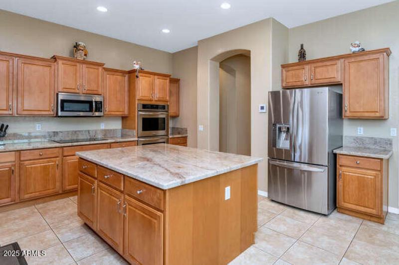 6133 W Fetlock Trail-small-016-023-6133