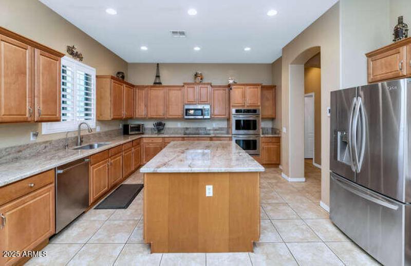 6133 W Fetlock Trail-small-019-029-6133