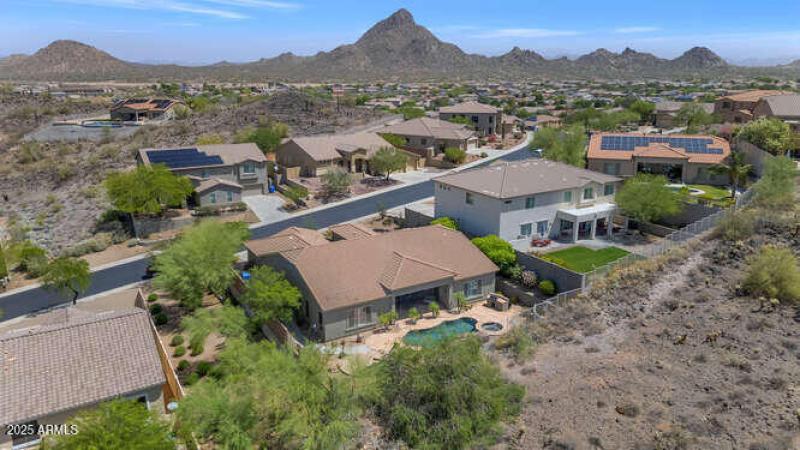 6133 W Fetlock Trail-small-032-008-6133