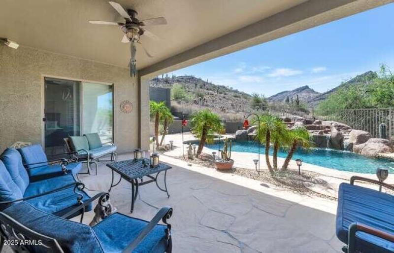 6133 W Fetlock Trail-small-034-037-6133