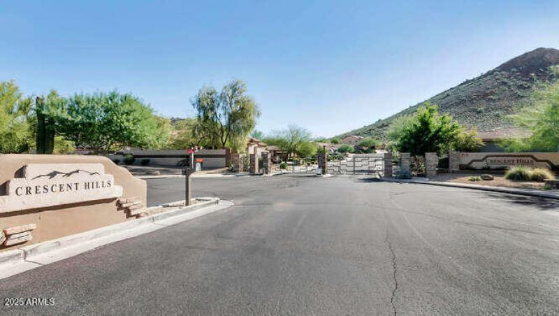 6133 W Fetlock Trail-small-041-003-6133