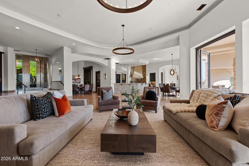 Spacious great room open to kitchen