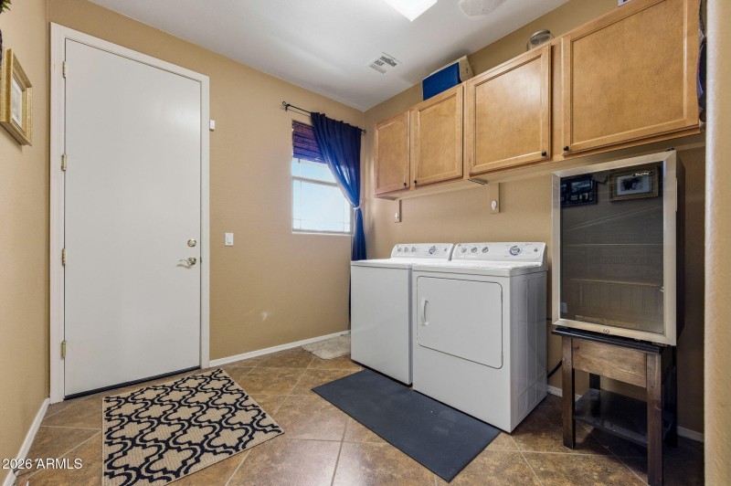 20-web-or-mls-45558 W Mountain View Rd-2