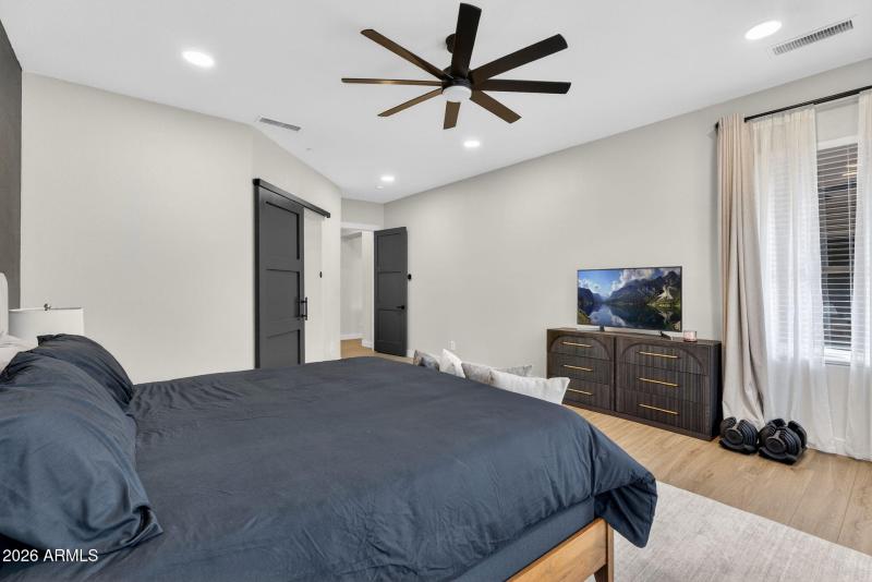 31-web-or-mls-03-E Smokehouse Trail