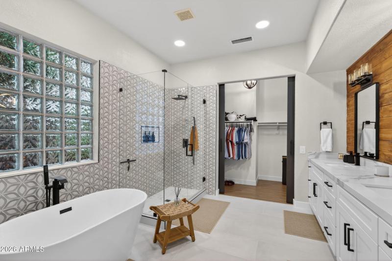 34-web-or-mls-06-E Smokehouse Trail