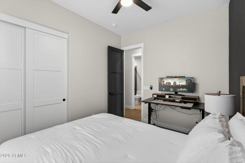 41-web-or-mls-14-E Smokehouse Trail