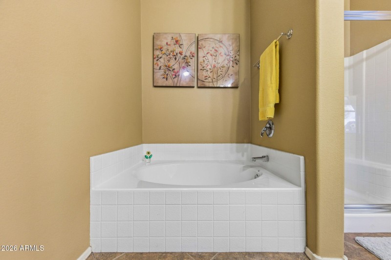 28-web-or-mls-45558 W Mountain View Rd-2