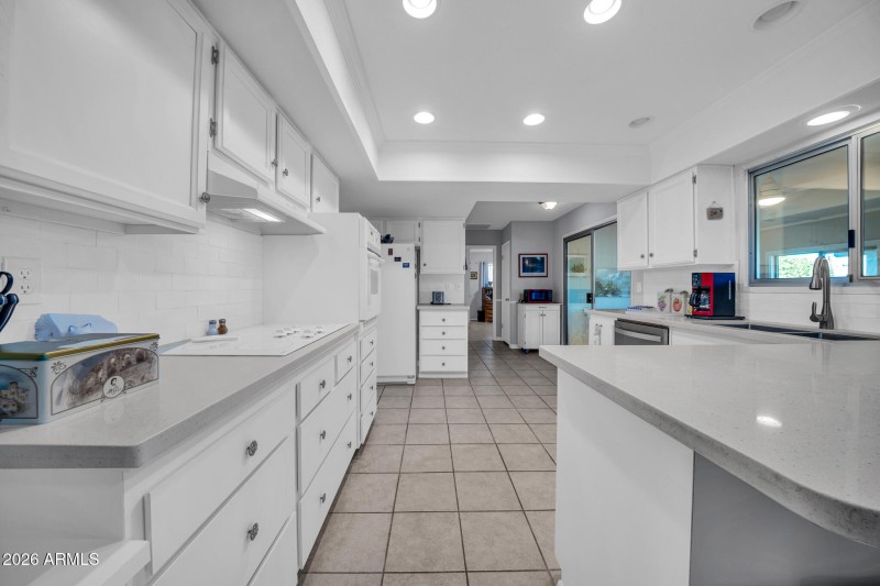 9330 W Manzanita Dr-13_(2048)