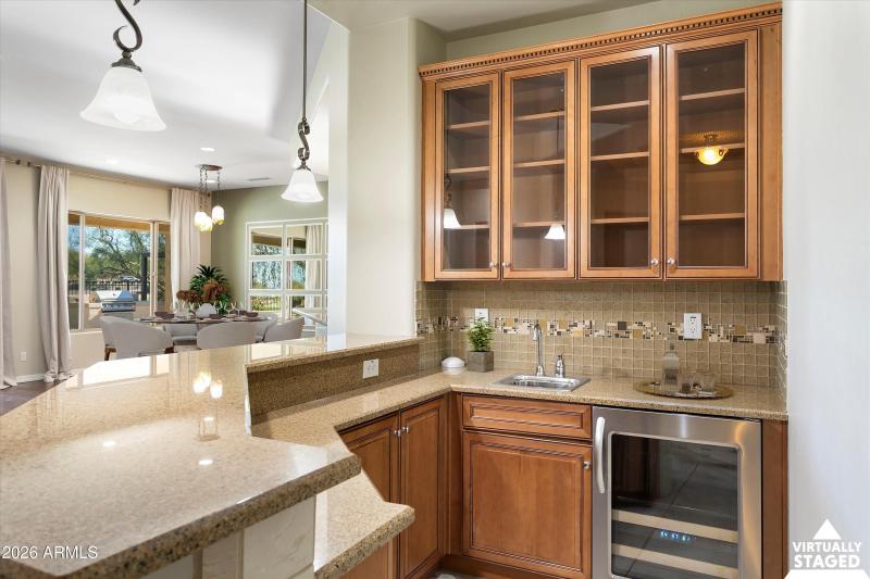 16-Wet Bar - Staged