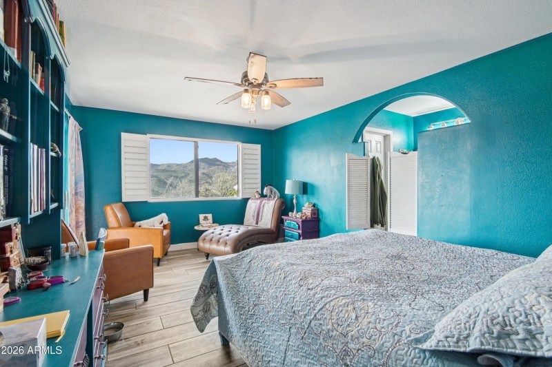 22-print-S April Dr-S0601-022