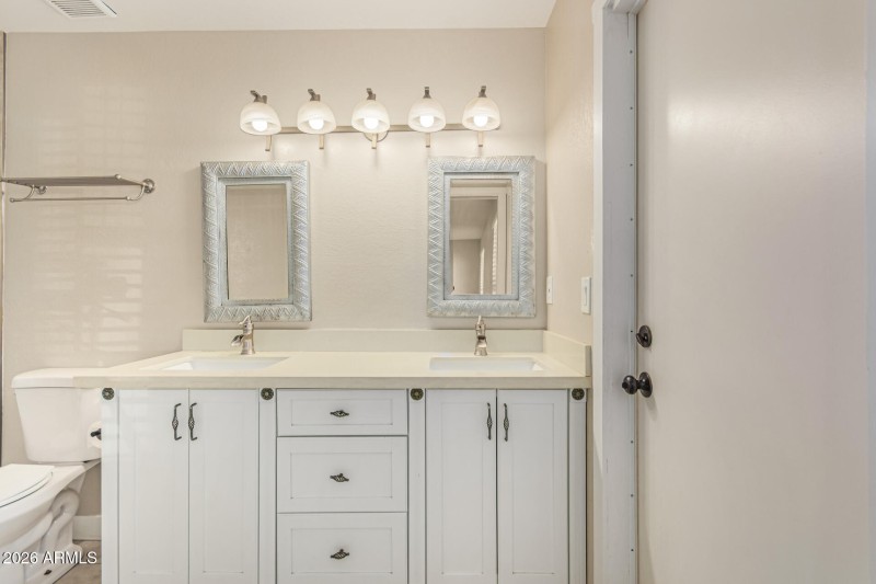 17. Master Bedroom Bathroom