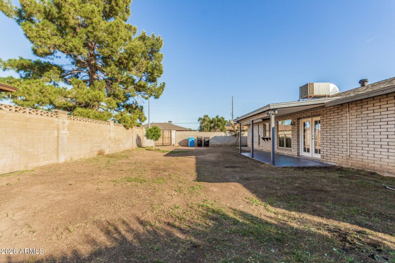 30 BackYard, Block Fencing and RV Gate