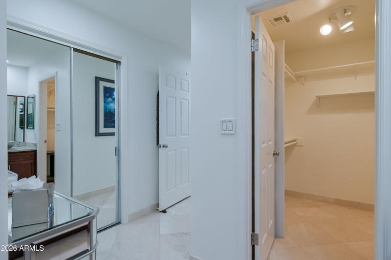 19PrimaryBathroom-Closet