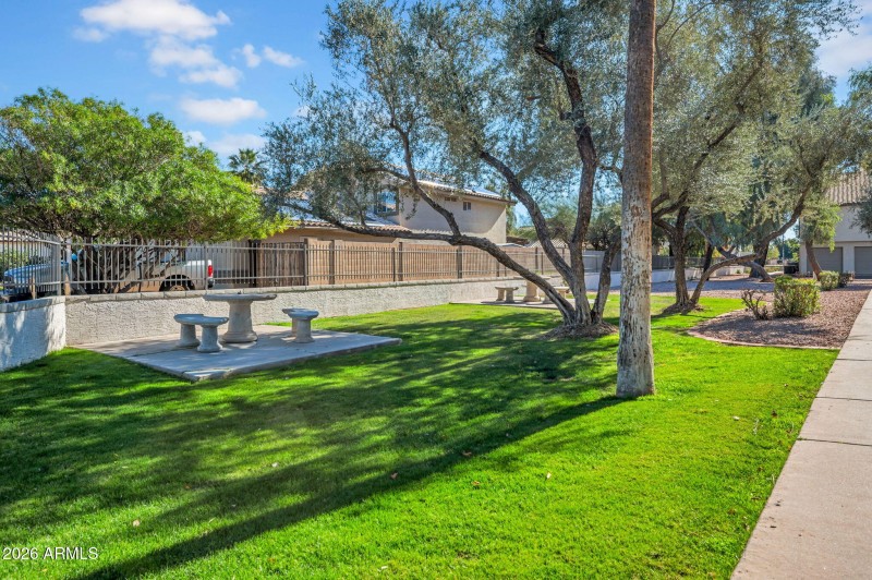 22-web-or-mls-19820 N 13th Ave-22