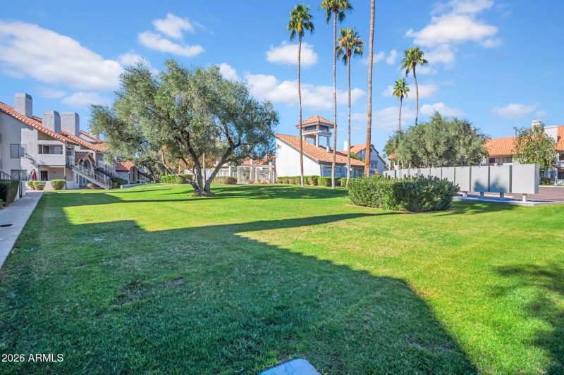 19-web-or-mls-19820 N 13th Ave-19