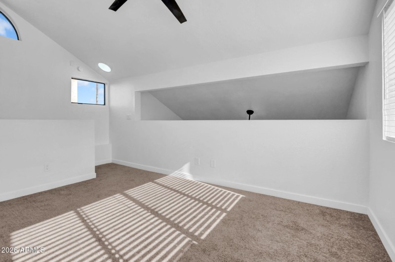 15-web-or-mls-19820 N 13th Ave-15