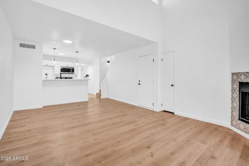 6-web-or-mls-19820 N 13th Ave-6