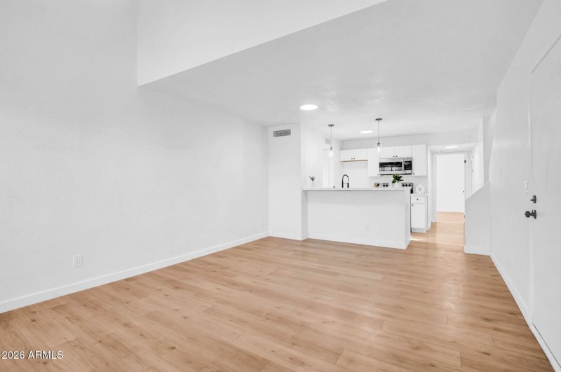 5-web-or-mls-19820 N 13th Ave-5