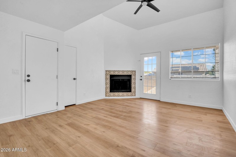 4-web-or-mls-19820 N 13th Ave-4