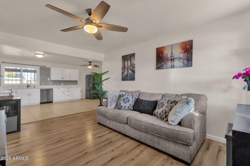 8-web-or-mls-2714-w-ellis-dr