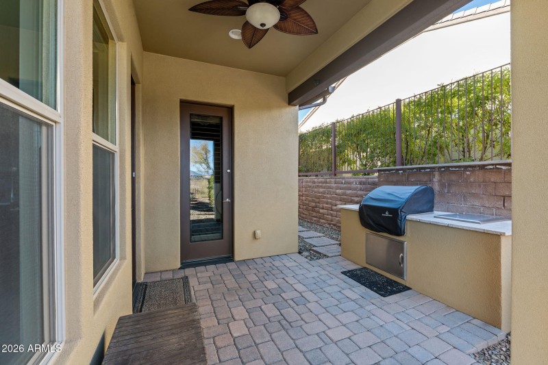 outdoor kitchen