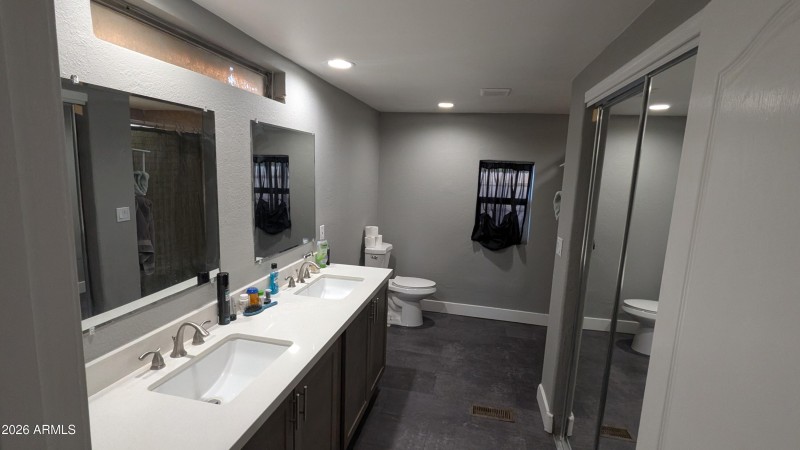 PXL_20260106_235710088