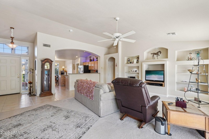 10-web-or-mls-W La Reata Ave-S1001-010