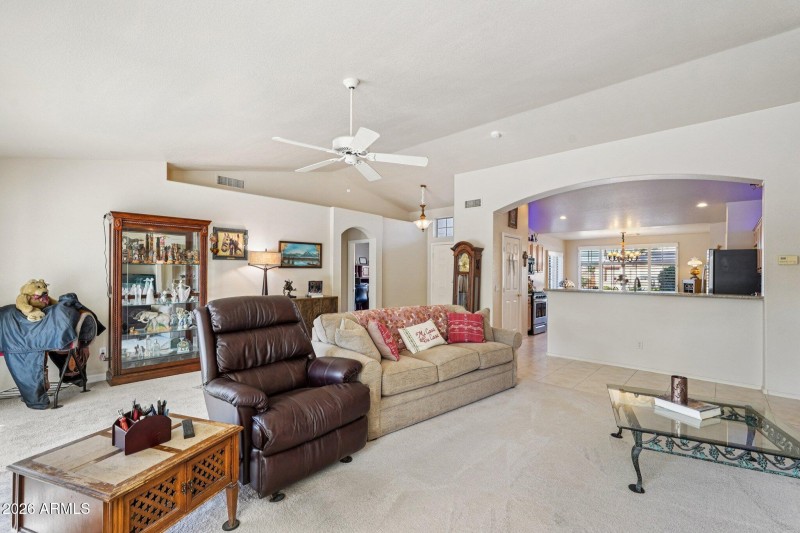 11-web-or-mls-W La Reata Ave-S1001-011