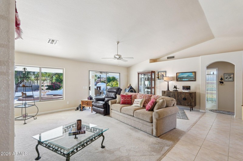 12-web-or-mls-W La Reata Ave-S1001-012