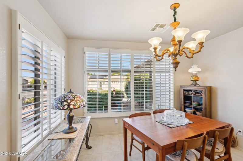 14-web-or-mls-W La Reata Ave-S1001-014