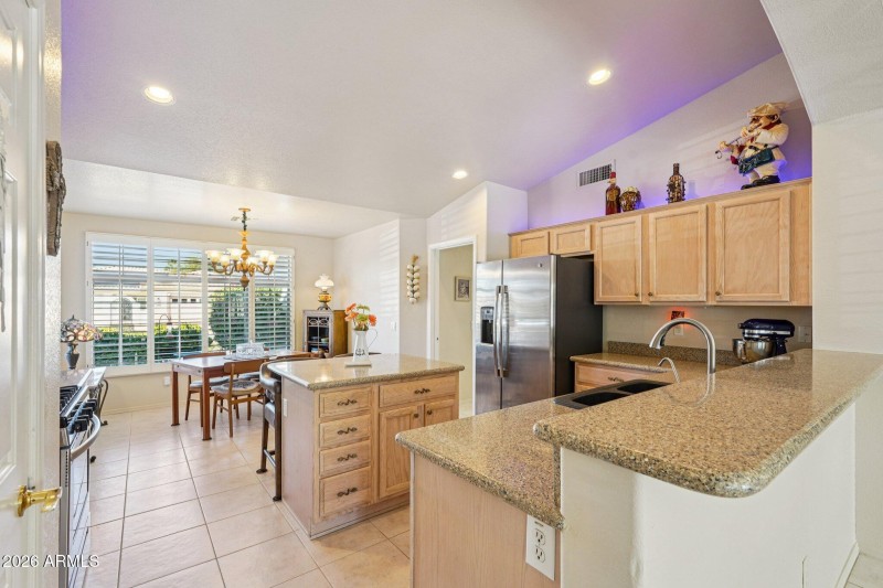 16-web-or-mls-W La Reata Ave-S1001-016