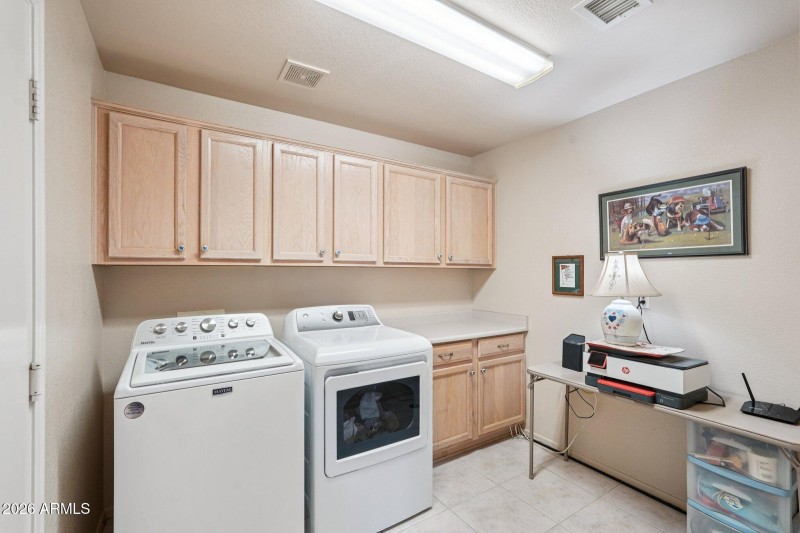 19-web-or-mls-W La Reata Ave-S1001-019