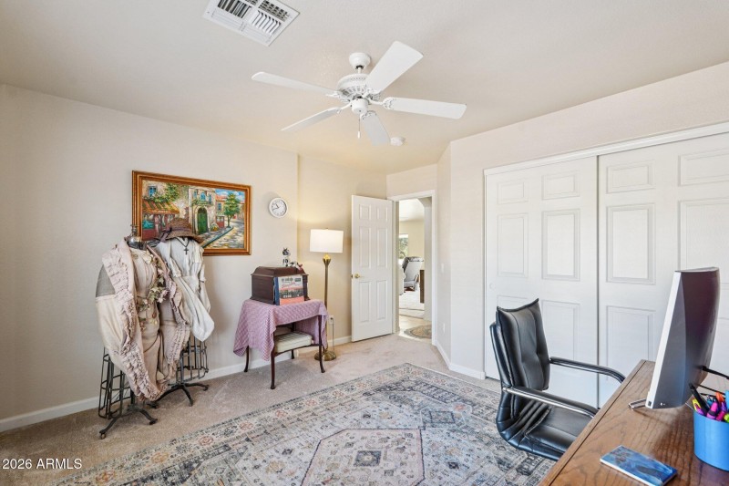 25-web-or-mls-W La Reata Ave-S1001-025