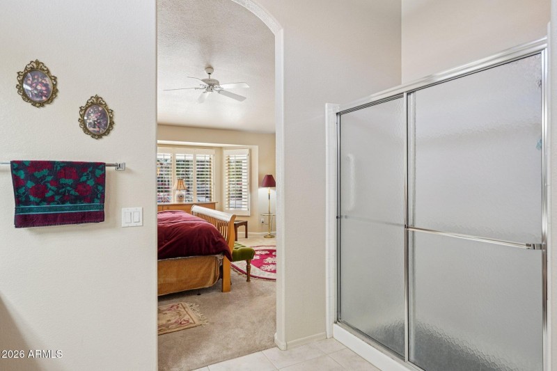 32-web-or-mls-W La Reata Ave-S1001-032